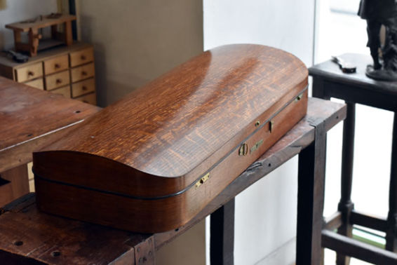 Oak veneer violin case